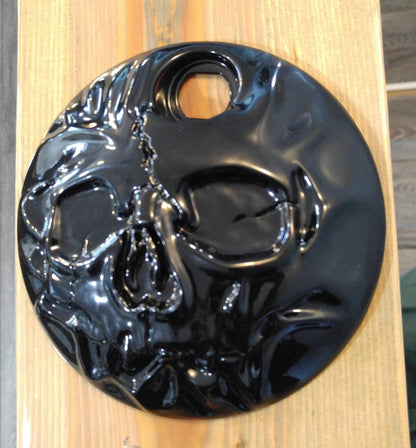 3D skull stretching through high gloss touring fuel door