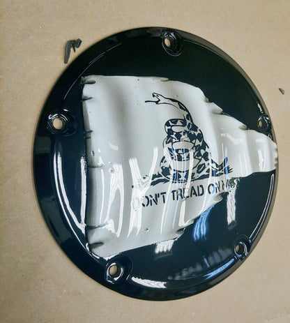 Don't tread on me flag on Harley derby cover