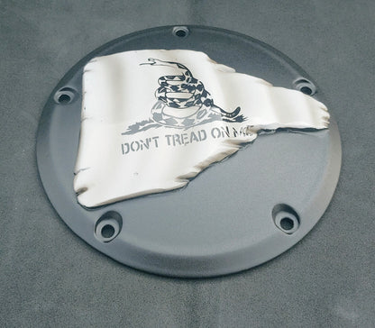 Don't tread on me flag on Harley derby cover