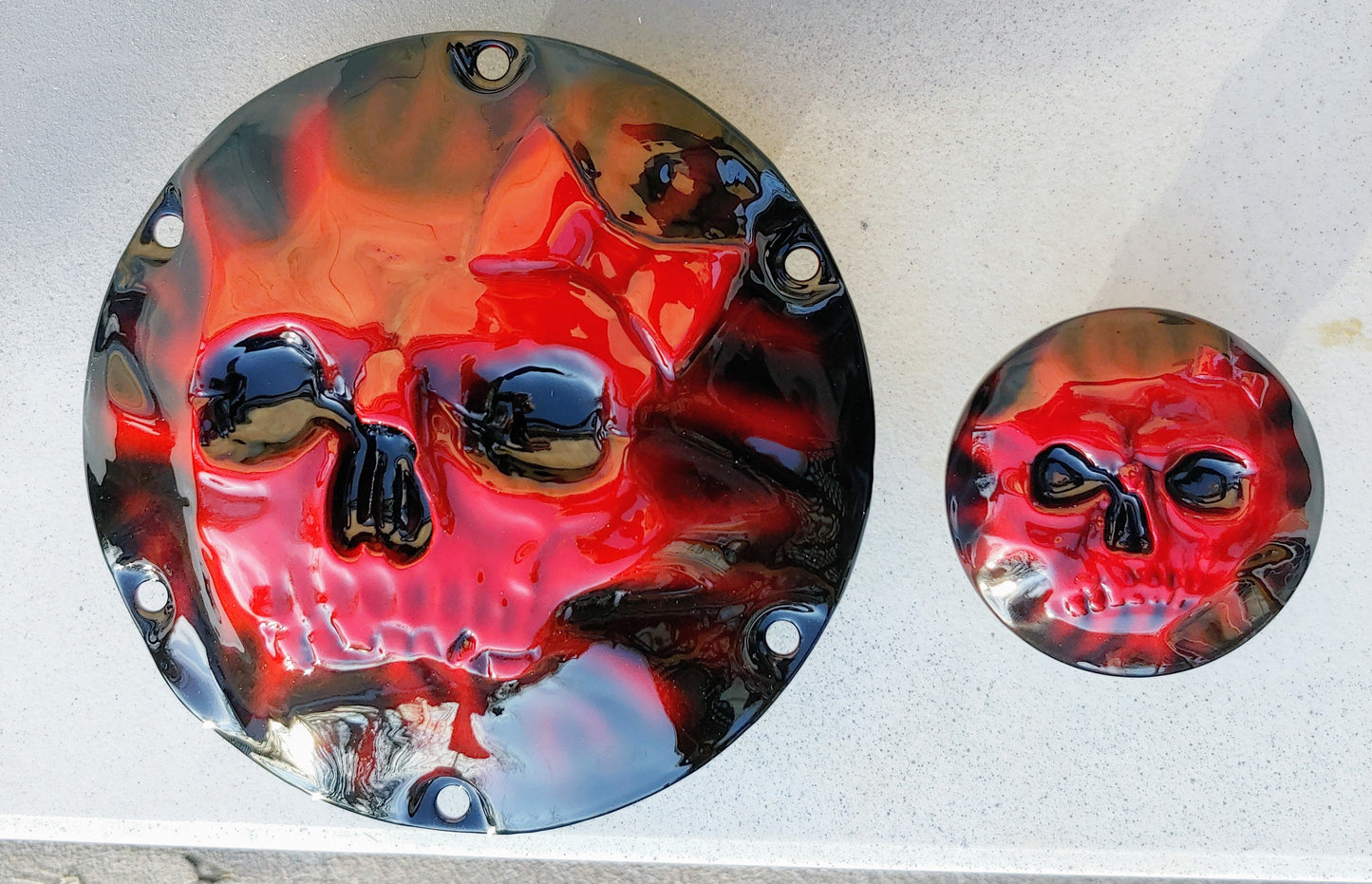 Skull and bow pushing through on Harley Davidson derby cover and fuel cap