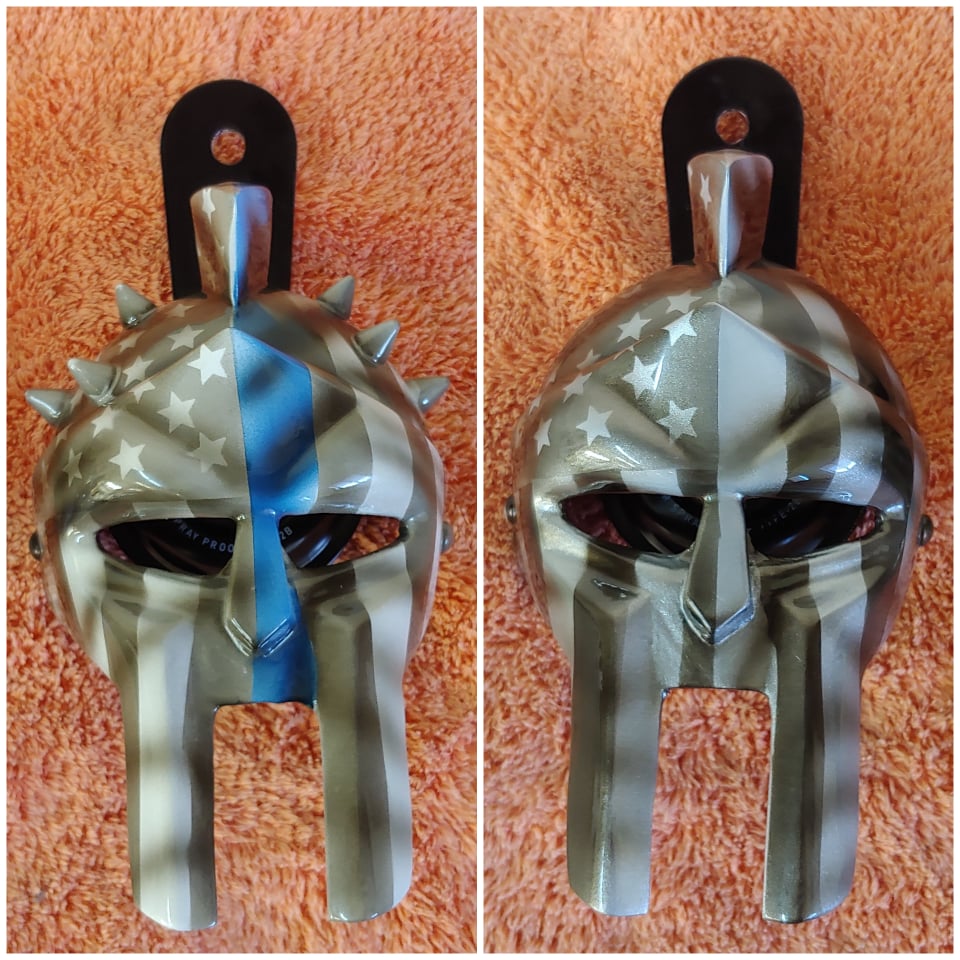 Gladiator with flag horn cover