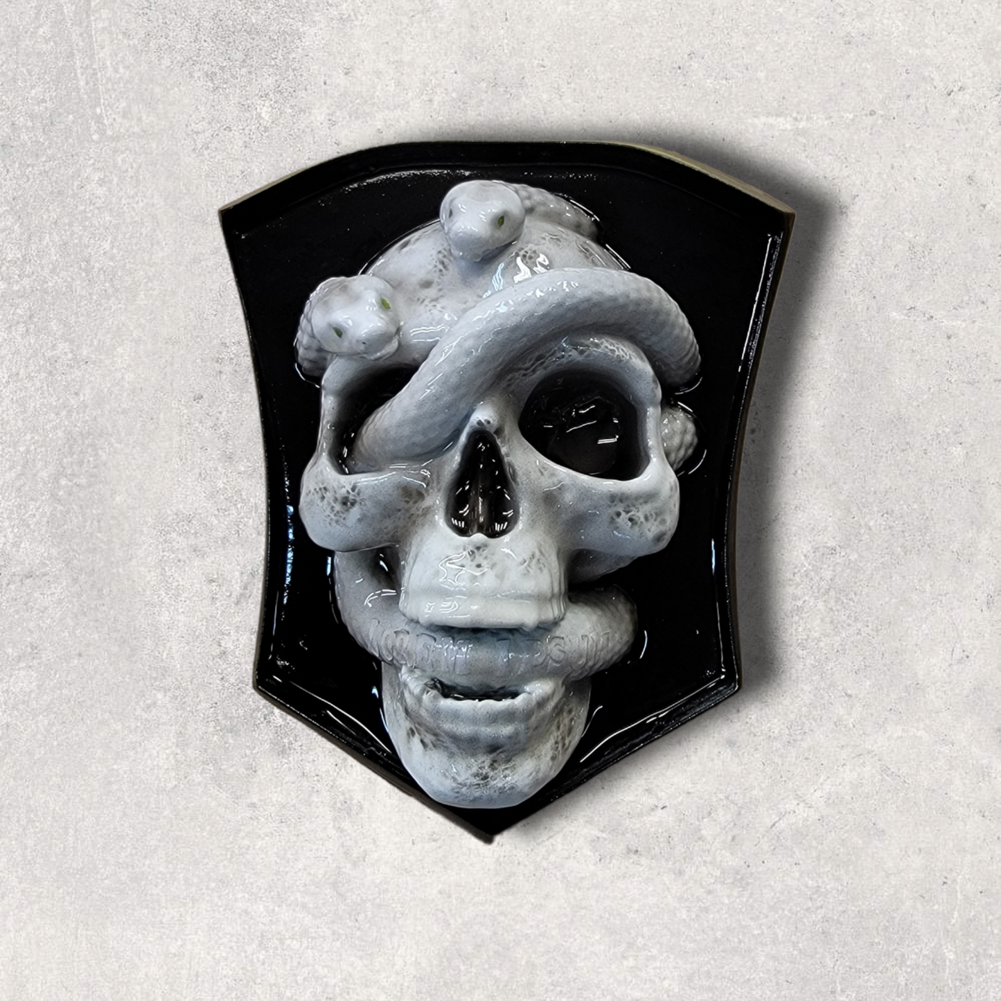 3D Skull and snakes side-mounted horn cover