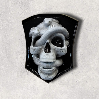 3D Skull and snakes side-mounted horn cover