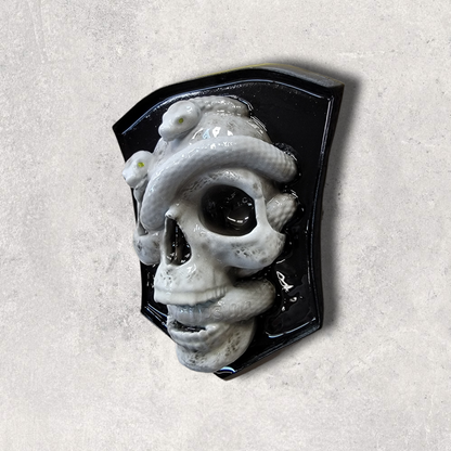 3D Skull and snakes side-mounted horn cover